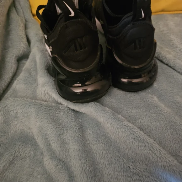 Nike Air Max 270 Kids Black Sneakers with White Details Size 4.5Y Unisex - Picture 4 of 9